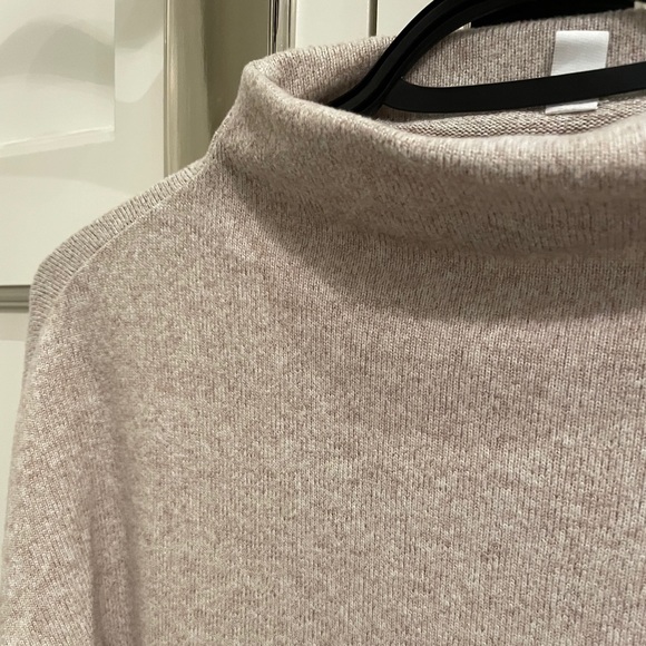 UNIQLO high neck sweater - Picture 3 of 4